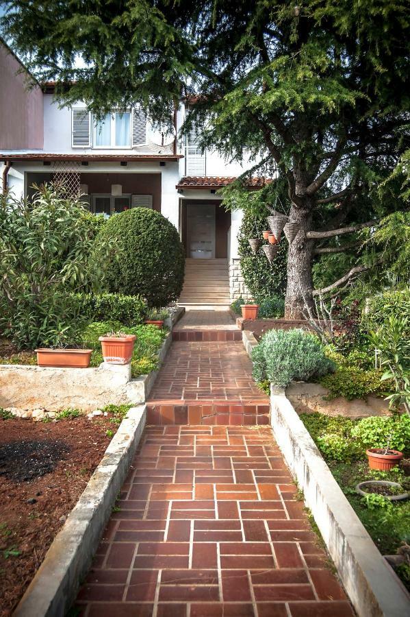 Hana House Pula Villa Exterior photo